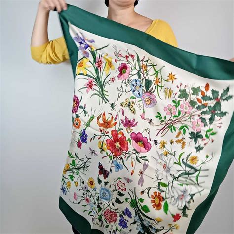 Foulard Vintage Gucci Flora Anni ‘70 .